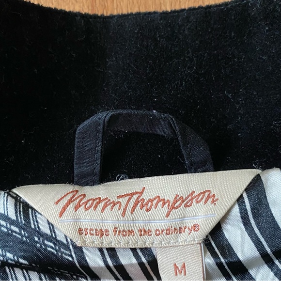 Norm Thompson Vintage Black White Velvet Jacket Embroidery Kimono Sleeves Size M - Picture 17 of 17